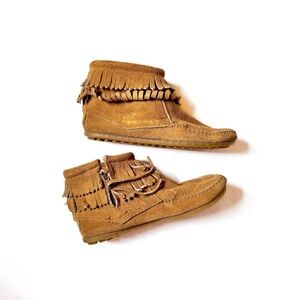 Minnetonka Tan Suede Fringe Boots Size 2 Kids